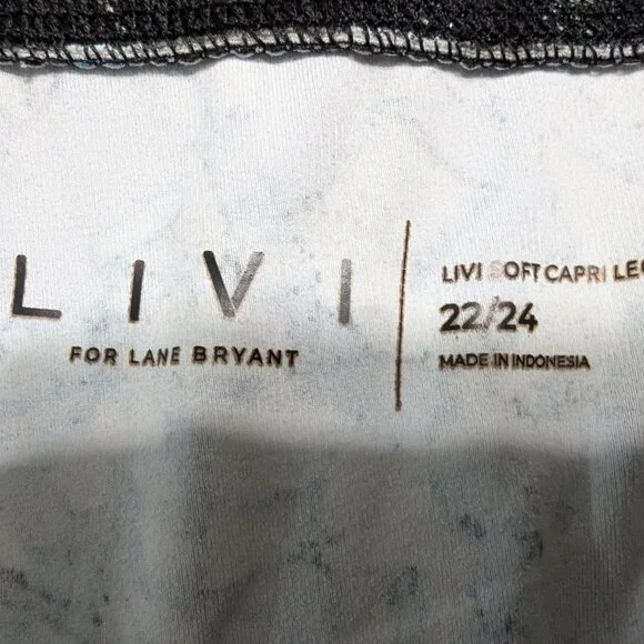 Lane Bryant LIVI High-Rise LIVI Soft Capri Legging Strappy Hem 22/24 - Picture 3 of 3